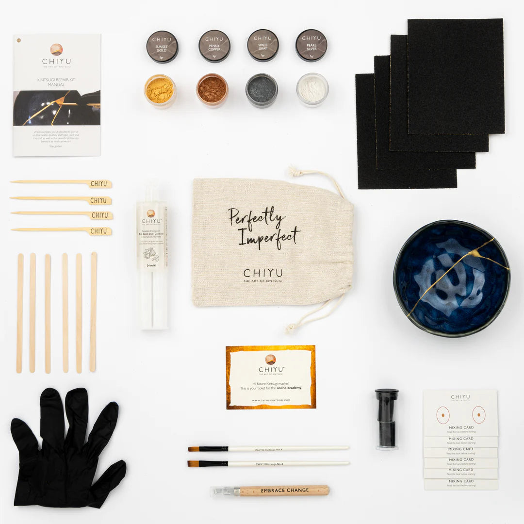 Kintsugi Deluxe Box complete set met 4 mica poeders (goud, zilver, koper, grijs), biobased epoxy en keramiek kommetje - flatlay overzicht