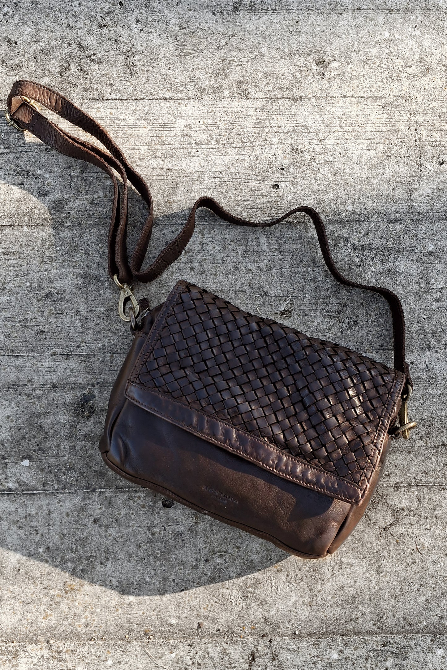 Jardine Urban crossbody tas van gewassen leer met gevlochten klep