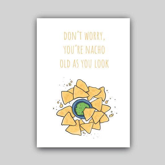 Wenskaart Nacho old as you look van Studio Raquelle: nacho's met guacamole en de tekst Don't worry, you're nacho old as you look