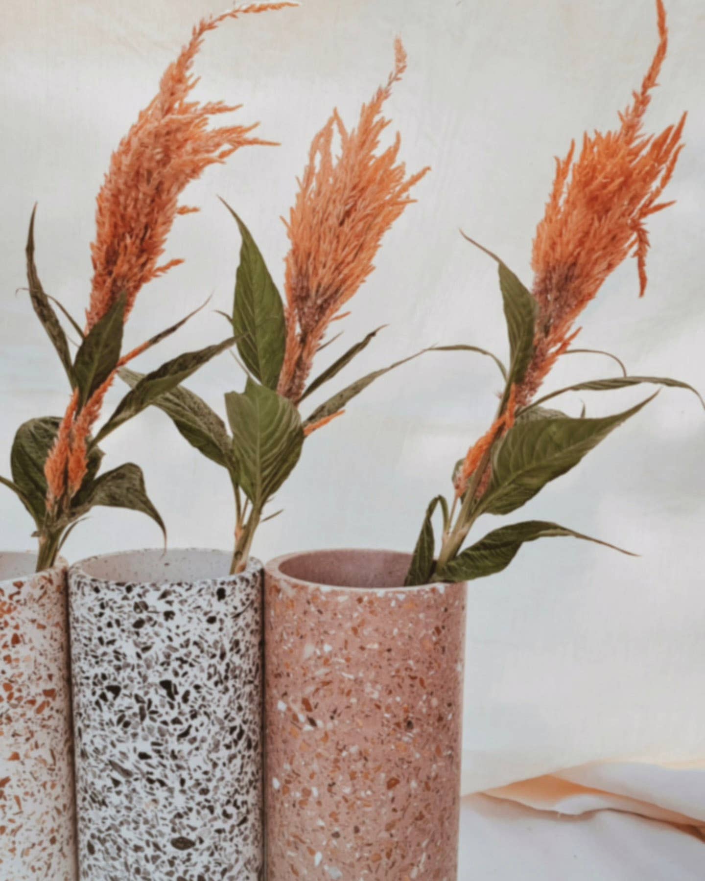 Terrazzo vaas Polly lifestyle - elegante bloemenvaas voor woonkamer - Handgemaakt bij Studio Terra MaGi - Verkrijgbaar bij The Good Stuv