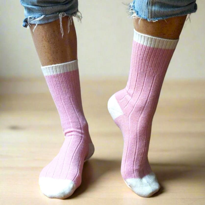 KLUE Merino sokken roze - detail van zachte textuur en perfecte pasvorm