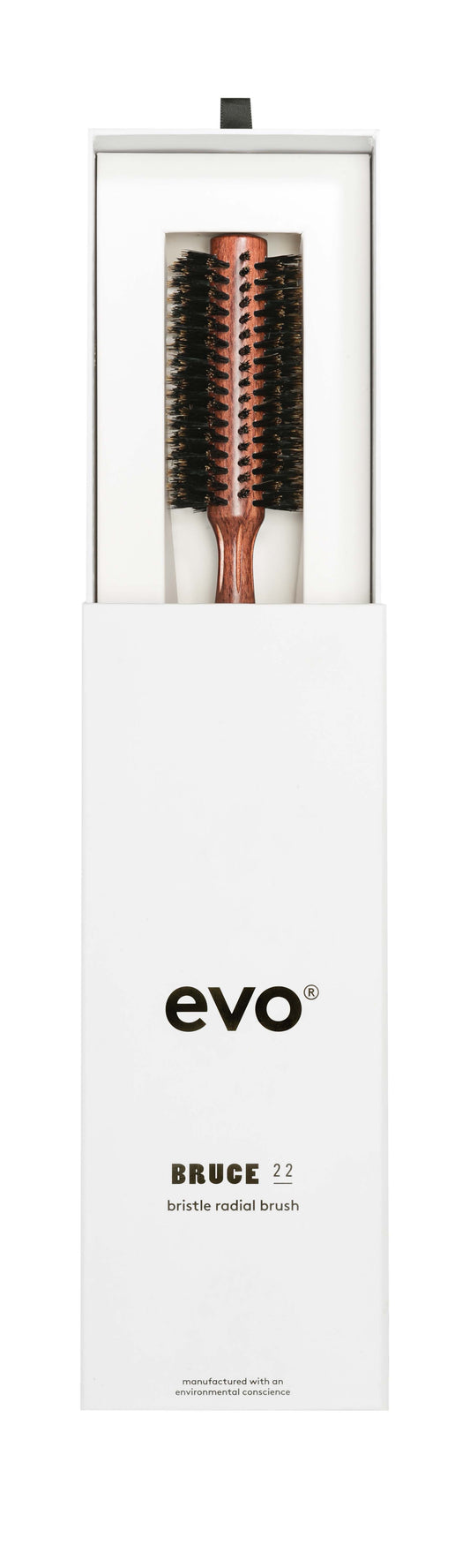 Evo bruce bristle radial brush is met name geschikt voor fijn tot normaal haar, maar werkt ook fantastisch op dik, golvend of weerbarstig haar dat moeizaam glad te krijgen is. De borstel is verkrijgbaar in verschillende diameters om perfect aan te sluiten op verschillende haarlengtes en de gewenste hoeveelheid slag of volume.