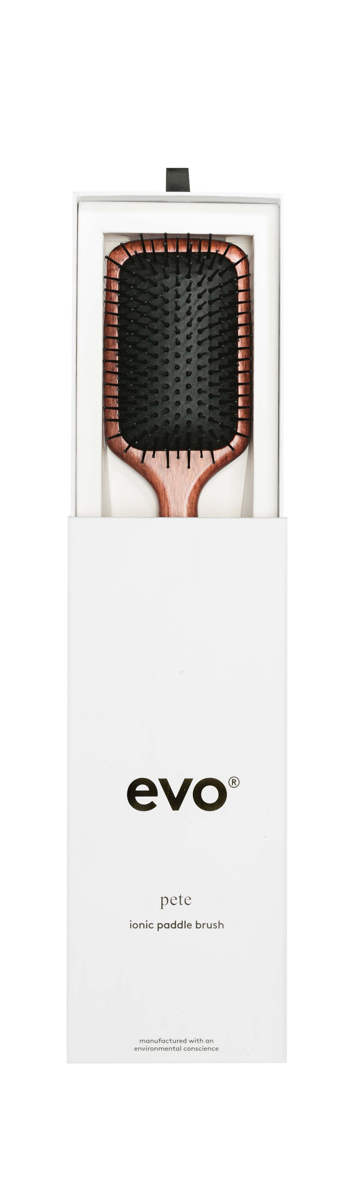 Evo pete ionic paddle brush is geschikt voor alle haartypen, maar is de ultieme favoriet voor mensen met medium tot lang haar. De borstel werkt uitstekend op zowel fijn, dik als stug haar dat snel klit of neigt naar pluis, en is ideaal voor iedereen die gaat voor een strakke, gladde en steile look.