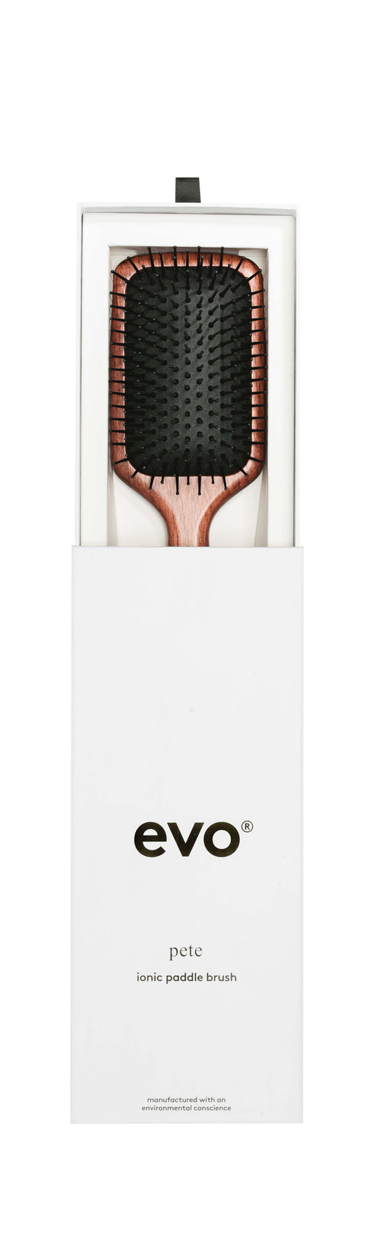 Evo pete ionic paddle brush is geschikt voor alle haartypen, maar is de ultieme favoriet voor mensen met medium tot lang haar. De borstel werkt uitstekend op zowel fijn, dik als stug haar dat snel klit of neigt naar pluis, en is ideaal voor iedereen die gaat voor een strakke, gladde en steile look.