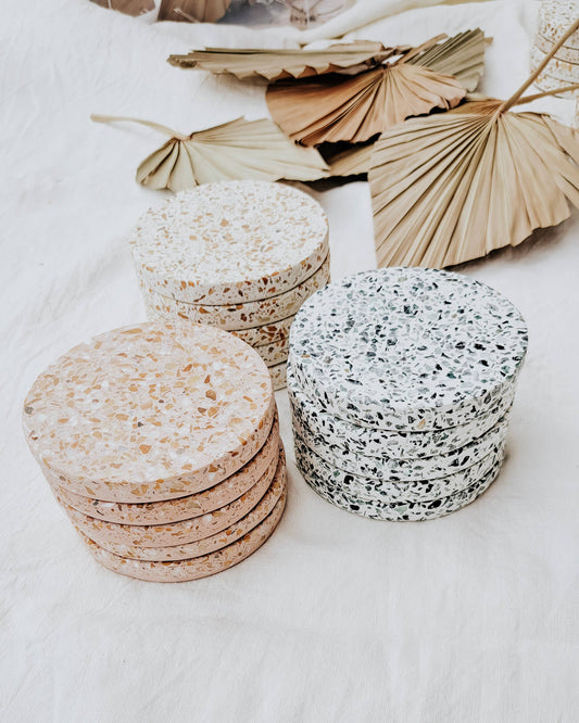 Terrazzo onderzetters varianten - Studio Terra MaGi Siena en Elba collectie - verkrijgbaar bij The Good Stuv
