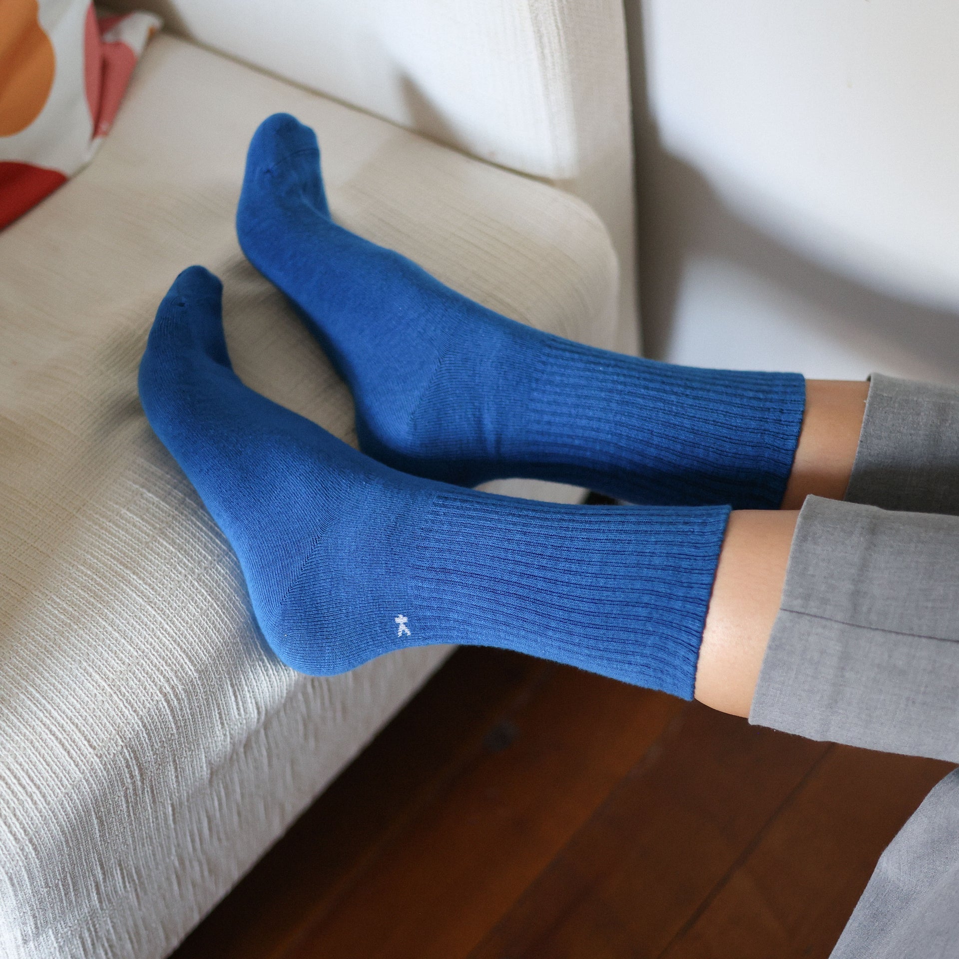 KLUE Solid sokken detail - zachte textuur en perfecte pasvorm in blauw
