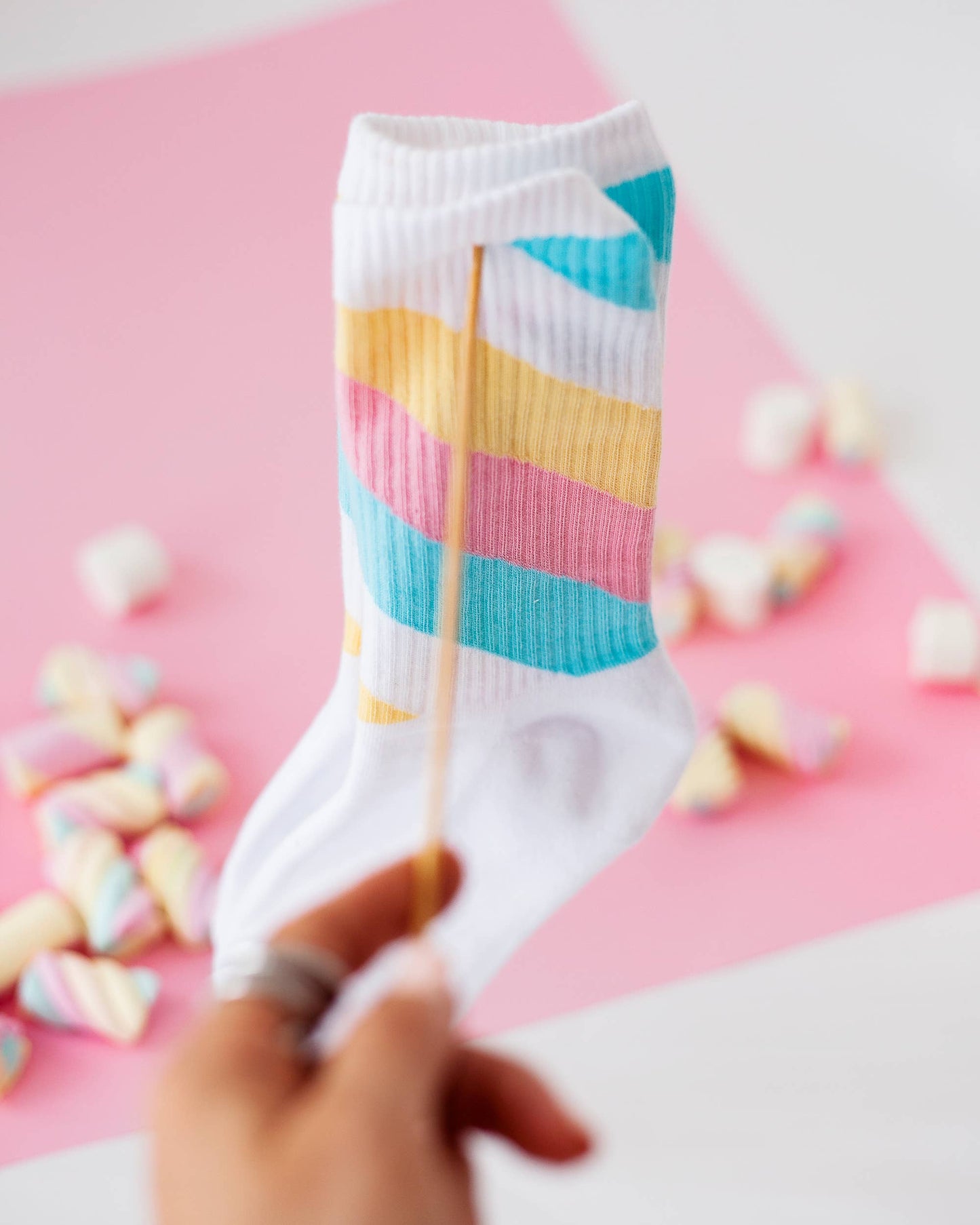 Marshmellow sokken Pegada passen zich dankzij de flexibele lycra naadloos aan je voet aan, terwijl de gevoerde binnenzool zorgt voor extra demping en ondersteuning.