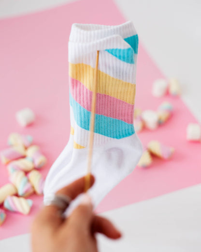 Marshmellow sokken Pegada passen zich dankzij de flexibele lycra naadloos aan je voet aan, terwijl de gevoerde binnenzool zorgt voor extra demping en ondersteuning.
