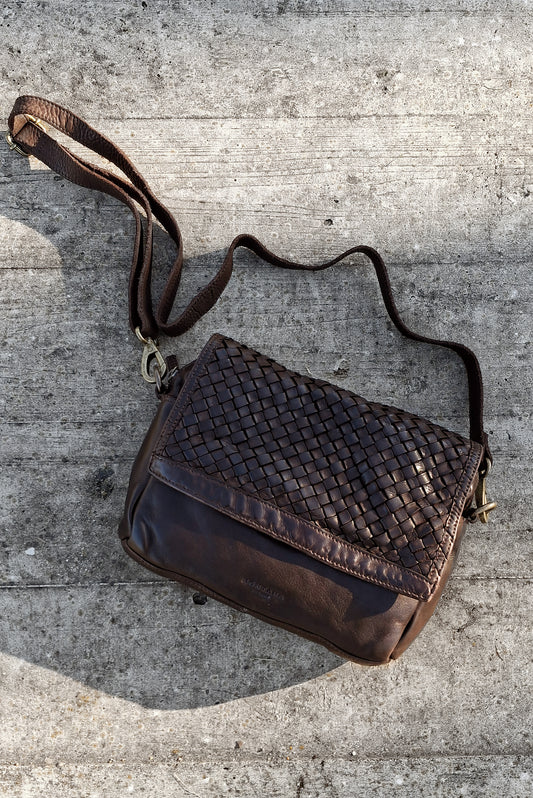 Jardine Urban crossbody tas van gewassen leer met gevlochten klep