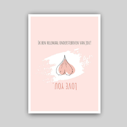 Wenskaart Ondersteboven van Studio Raquelle: een roze kaart met een hartje en de tekst Ik ben helemaal ondersteboven van jou! en Love you ondersteboven