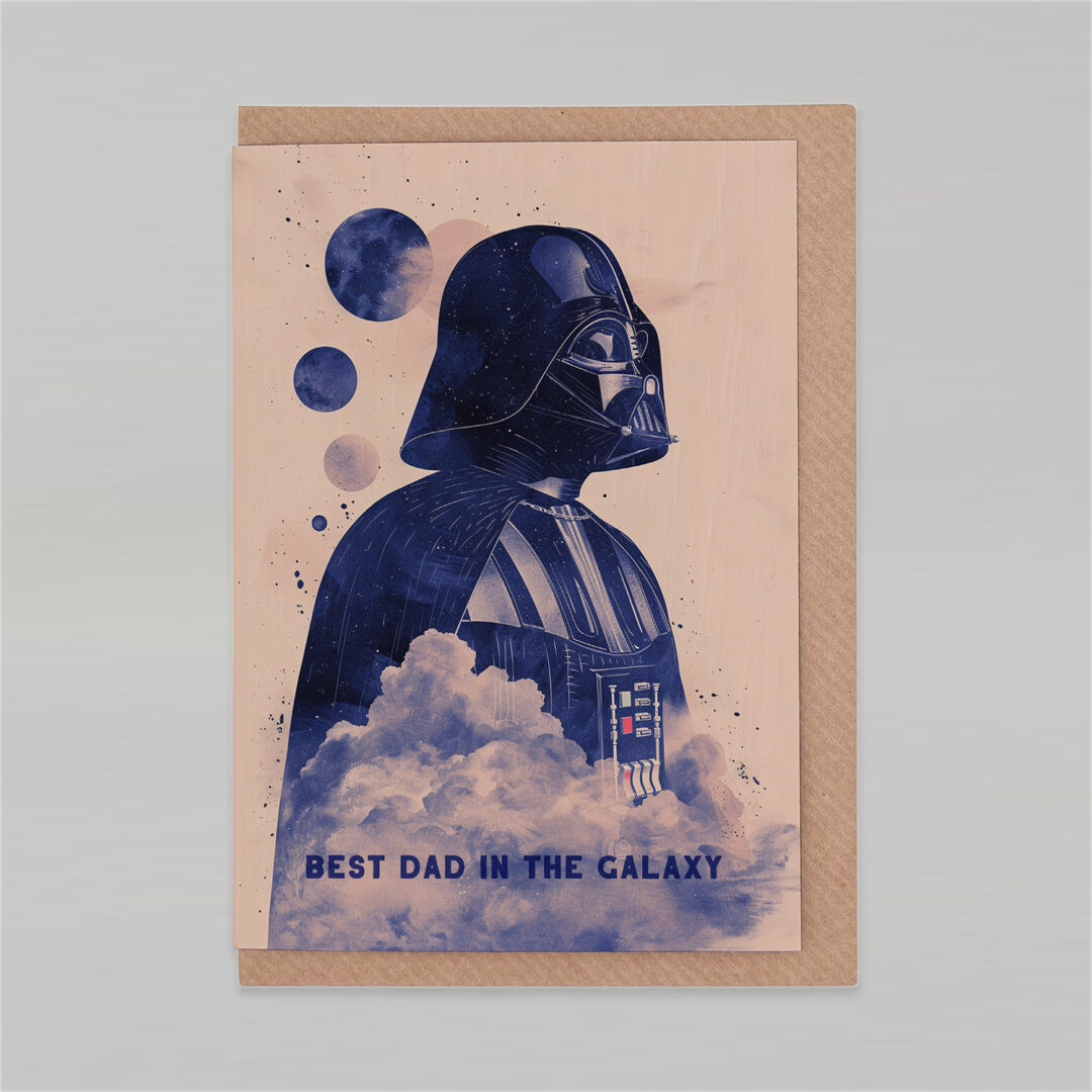 Wenskaart Best Dad in the Galaxy van Botanopia met kraft envelop, op een grijze achtergrond