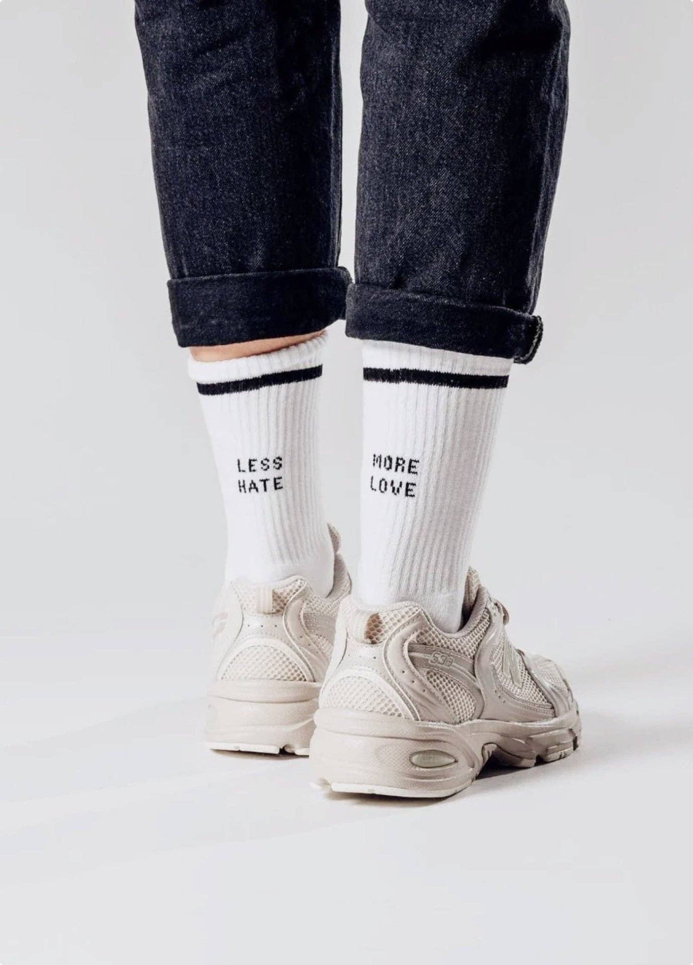 More Love Less Hate sokken No Bad Days Club