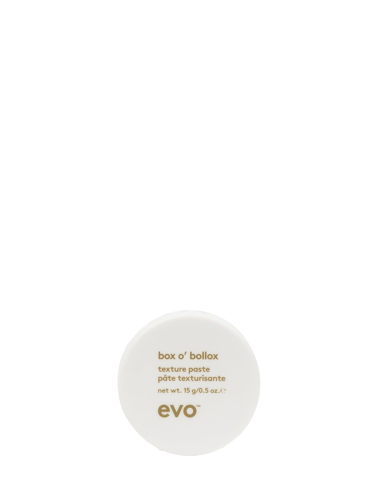 Evo box o' bollox texture paste geeft direct een ruwe, droge structuur en tonnen volume aan het haar, waardoor je kapsel de hele dag blijft zitten zonder dat het vet wordt of gaat glanzen.