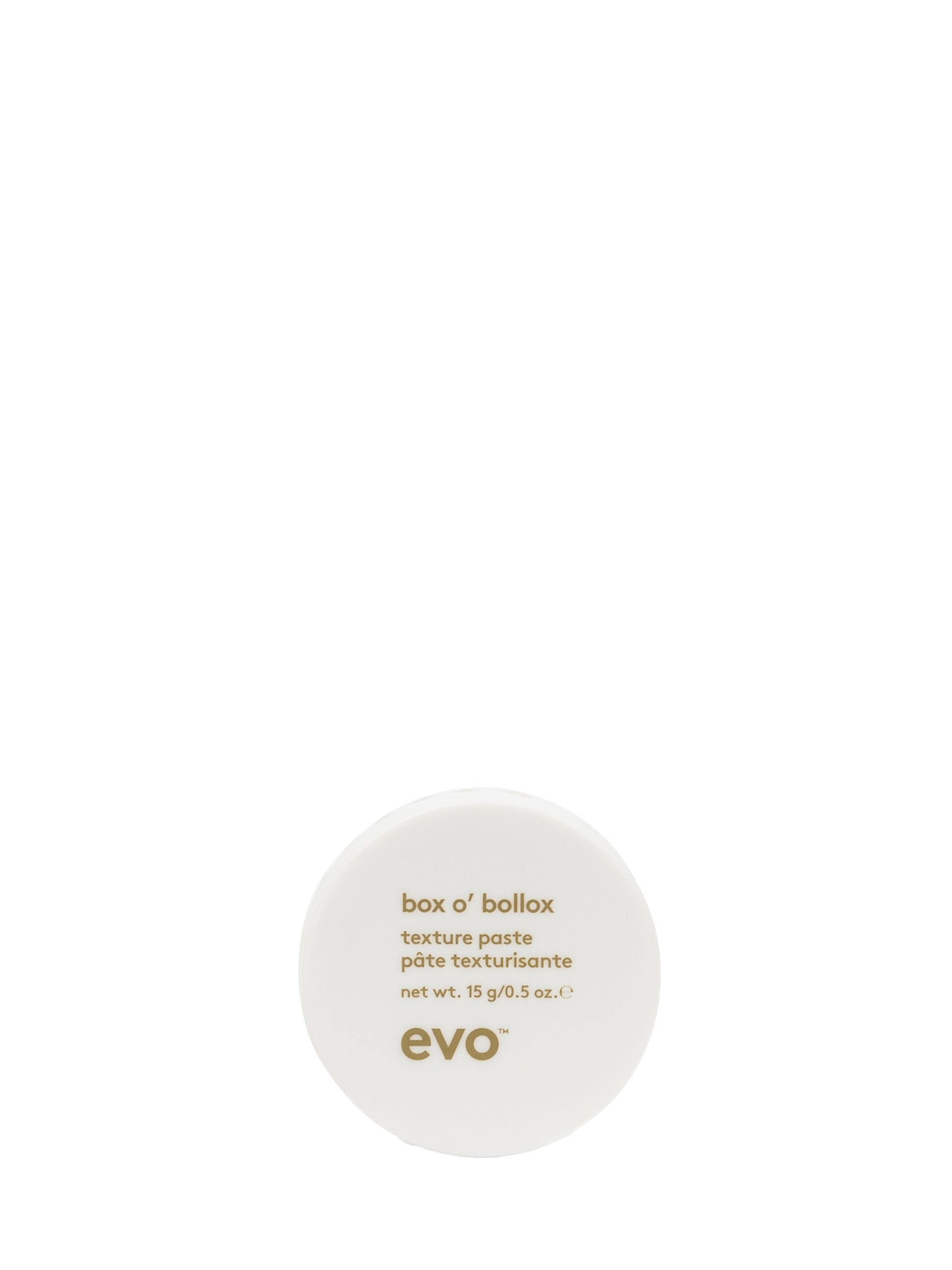 Evo box o' bollox texture paste geeft direct een ruwe, droge structuur en tonnen volume aan het haar, waardoor je kapsel de hele dag blijft zitten zonder dat het vet wordt of gaat glanzen.