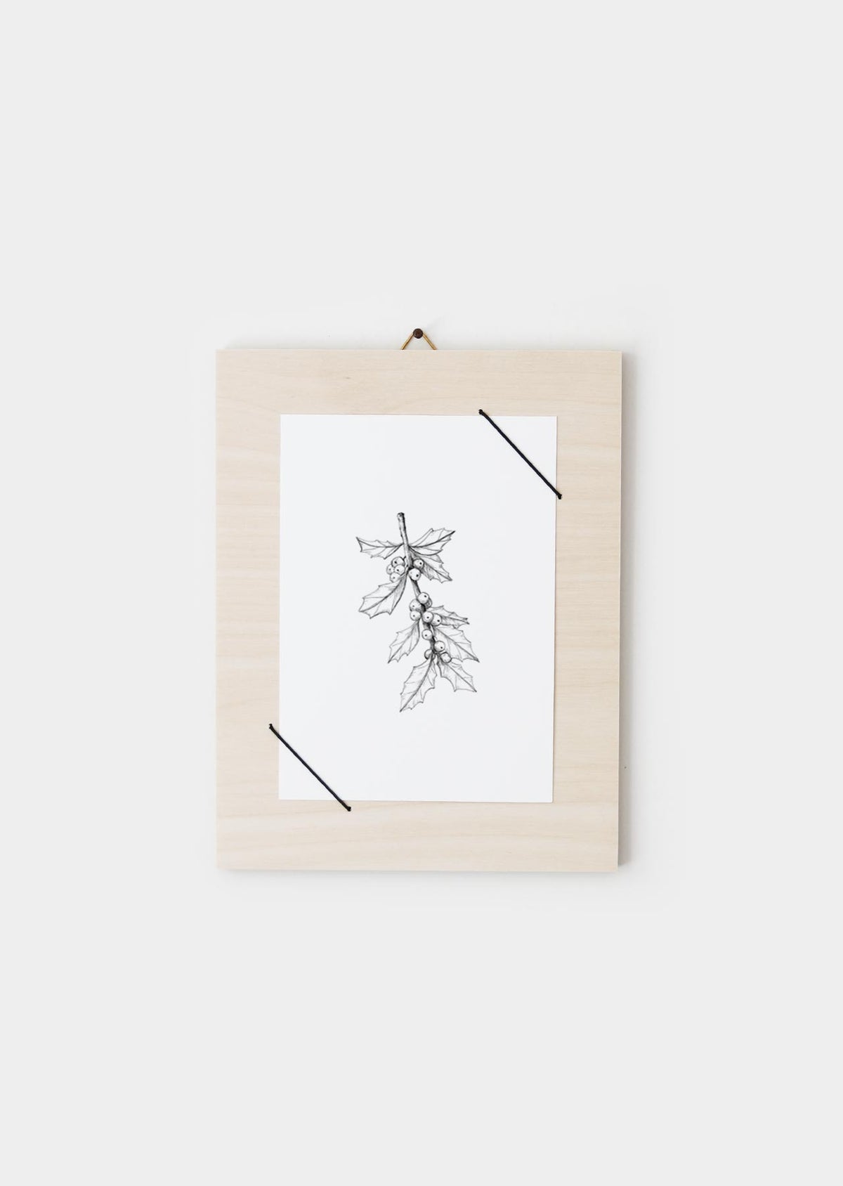 Officiële foto van de postkaart met een handgetekende hulsttak in zwart-wit van Inkylines
