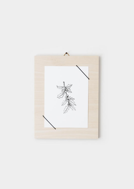 Officiële foto van de postkaart met een handgetekende hulsttak in zwart-wit van Inkylines