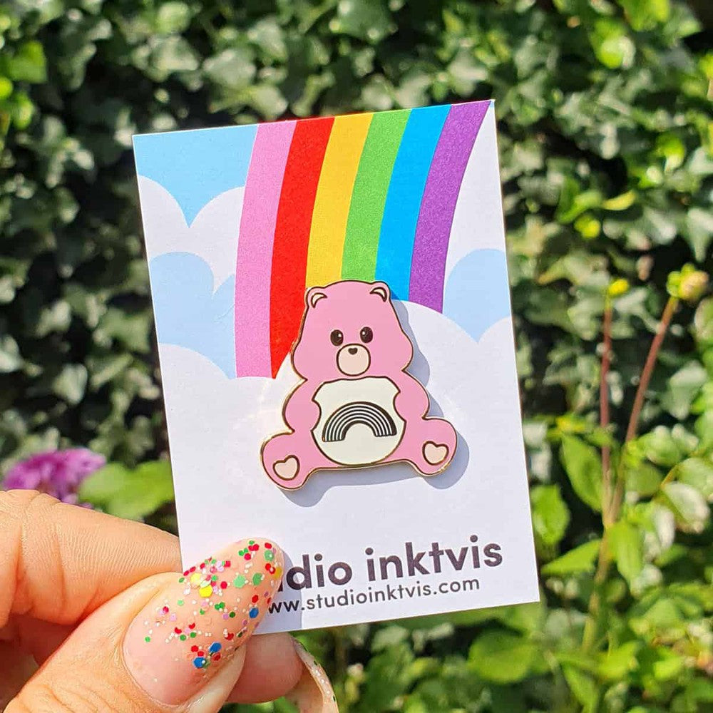 Pin Care Bear Sending Rainbows van Studio Inktvis, foto 2