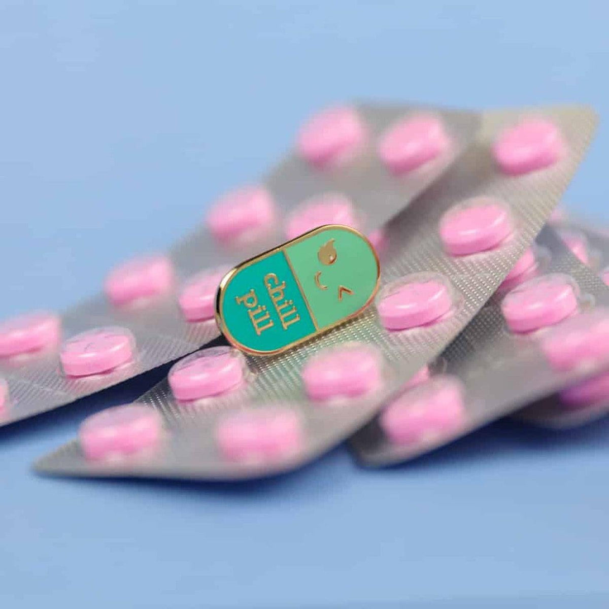 Pin Chill Pill Mint van Studio Inktvis, foto 2