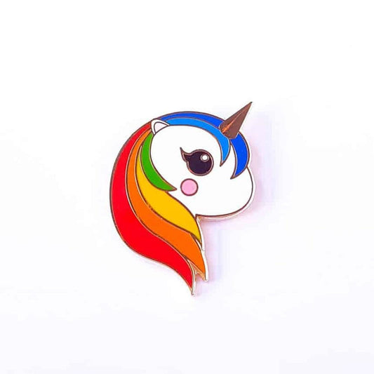 Pin Eenhoorn van Studio Inktvis in regenboogkleuren, op een witte achtergrond