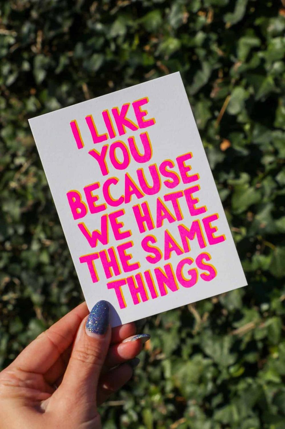 Postkaart I like you because we hate the same things van Studio Inktvis, productfoto 5