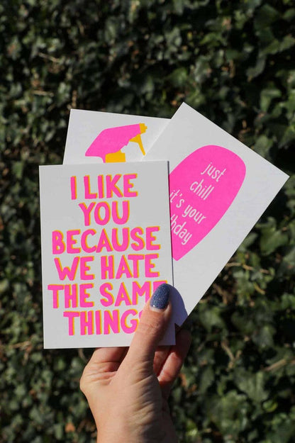 Postkaart I like you because we hate the same things van Studio Inktvis, productfoto 6