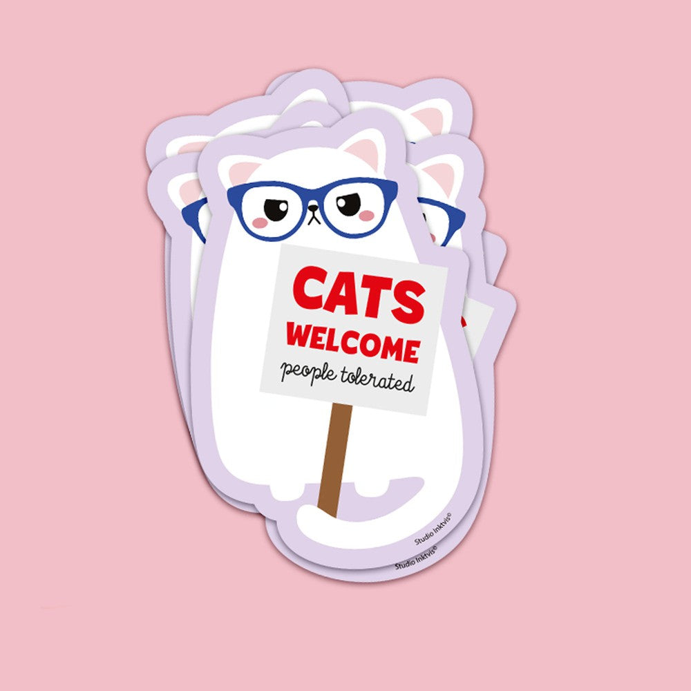 Sticker Cats welcome, people tolerate van Studio Inktvis, foto 3