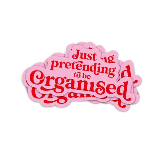 Sticker Just pretending to be organised van Studio Inktvis, de tekst Just pretending to be organised
